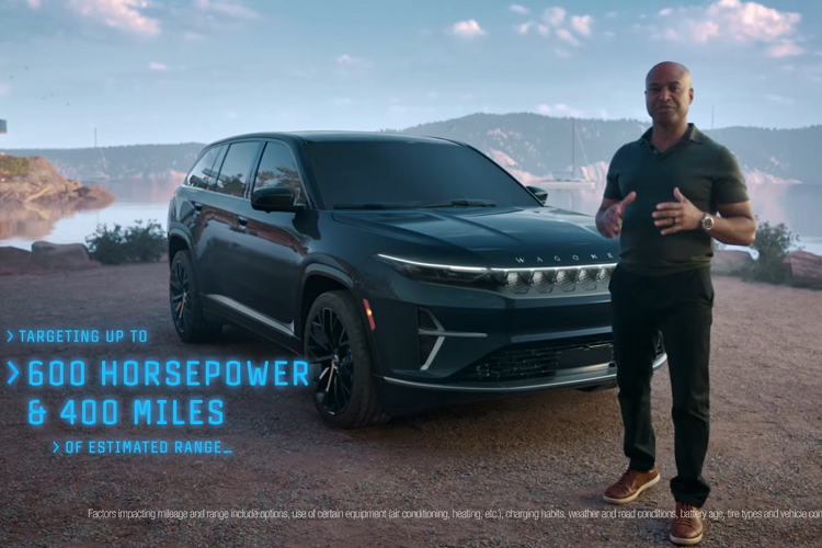 Về trang bị vận hành, Wagoneer S được trang bị động cơ điện công suất 600 mã lực, kết hợp hệ dẫn động 4 bánh toàn thời gian (AWD). Thời gian tăng tốc 0-97 km/h trong khoảng 3,5 giây, tương tự như chiếc Jeep Grand Cherokee Trackhawk. Jeep không công bố dung lượng cụm pin trên Wagoneer S, nhưng cho biết xe có phạm vi hoạt động lên tới 644 km sau mỗi lần sạc đầy.