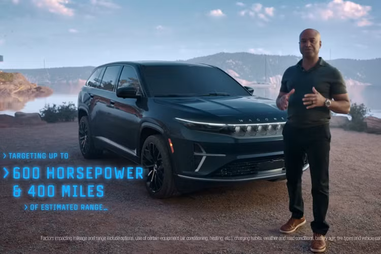 Về trang bị vận hành, Wagoneer S được trang bị động cơ điện công suất 600 mã lực, kết hợp hệ dẫn động 4 bánh toàn thời gian (AWD). Thời gian tăng tốc 0-97 km/h trong khoảng 3,5 giây, tương tự như chiếc Jeep Grand Cherokee Trackhawk. Jeep không công bố dung lượng cụm pin trên Wagoneer S, nhưng cho biết xe có phạm vi hoạt động lên tới 644 km sau mỗi lần sạc đầy.