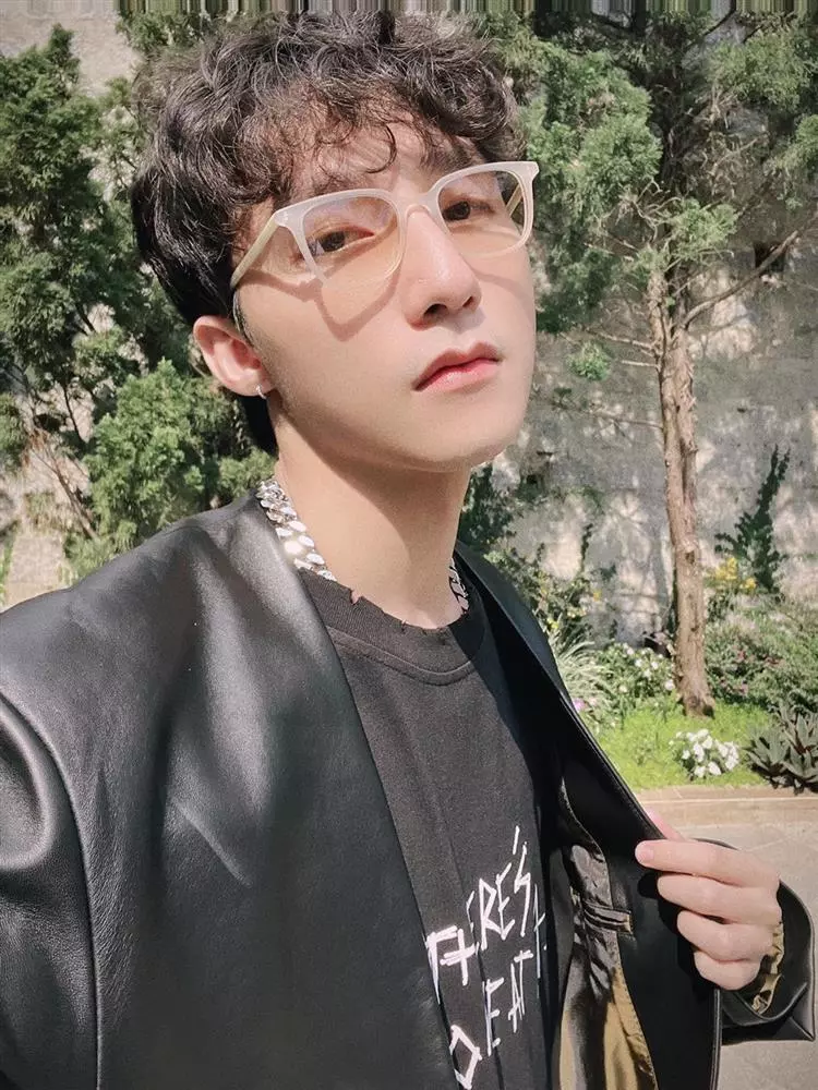 Visual MONO co hon duoc anh trai Son Tung?-Hinh-13