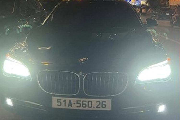 Trong 1 tuần vừa qua, tay chơi siêu xe Minh Nhựa đã thu hút khá nhiều sự quan tâm của giới mê xe khi liên tục mua bán xế khủng, cụ thể đại gia ngành nhựa đã mang về garage 2 xe sang đã qua sử dụng là Range Rover SVAutobiography và Bentley Flying Spur V8, cùng chiếc SUV siêu sang Mercedes-Maybach GLS480 và bán đi ít nhất 3 chiếc xe sang.