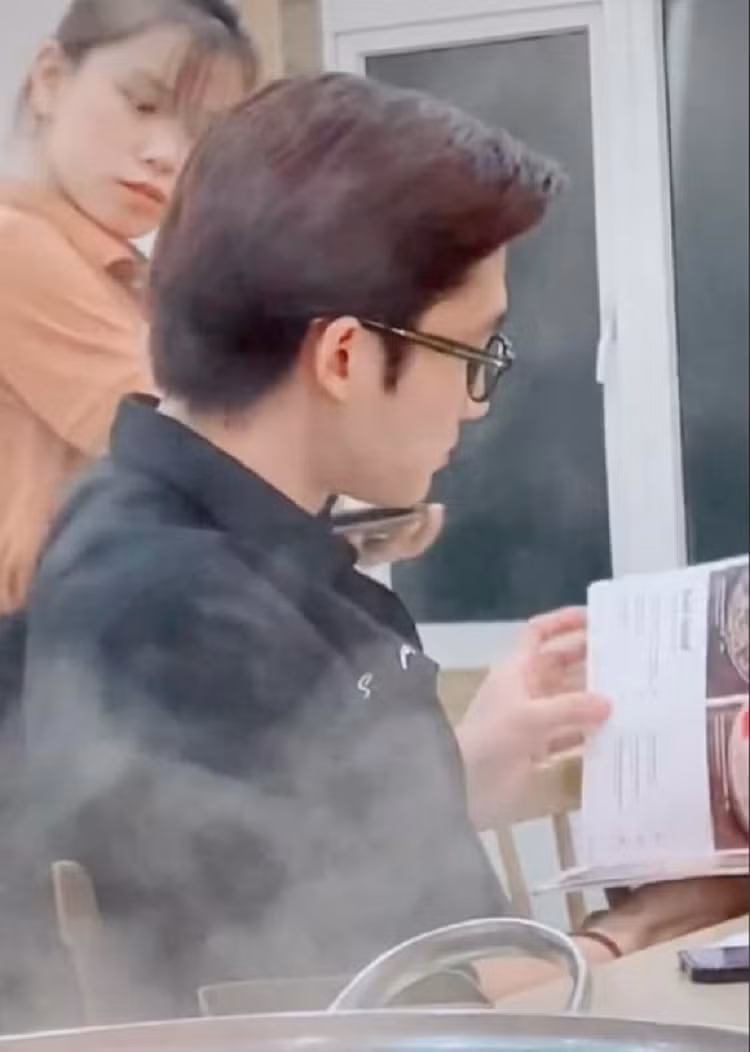 Duy cua 'Thuong ngay nang ve' bi quay len khi an o quan-Hinh-2