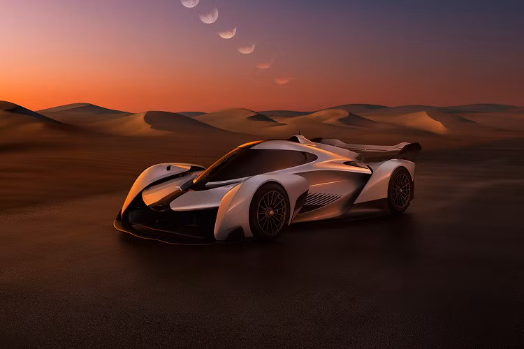 Lần đầu tiên được giới thiệu trong Gran Turismo Sport như là một phần của dự án Vision GT, tác phẩm sáng tạo hoàn toàn ảo này đã trở thành hiện thực với tổng cộng 25 chiếc McLaren Solus GT 2023 mới sẽ được chế tạo, tất cả đều đã được bán thương mại và chủ sở hữu chỉ có thể lái những chiếc xe này trên đường đua.