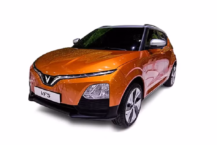 Vào ngày 10/12/2022 vừa qua, hãng VinFast đã chính thức mở cọc dành cho mẫu ôtô điện VF5 Plus tại Việt Nam. Từ ngày 10/12/2022 đến 10/1/2023, khách hàng đặt cọc cam kết 20 triệu đồng sẽ được ưu đãi giá 30 triệu đồng và ưu tiên giao xe theo thứ tự. Khách hàng có thể chuyển nhượng cọc cho người khác nhưng không được hoàn/hủy cọc.