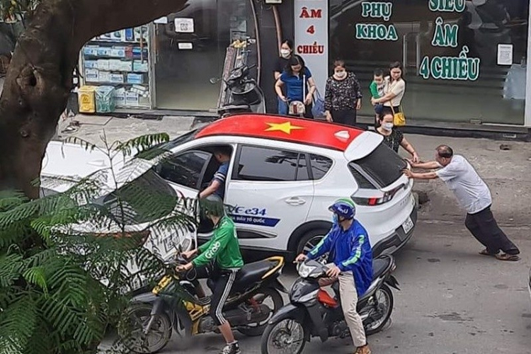 Kinh nghiem khi lai xe oto dien duong dai ma khong lo het pin