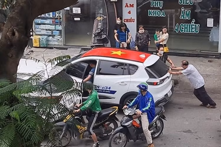 Kinh nghiem khi lai xe oto dien duong dai ma khong lo het pin