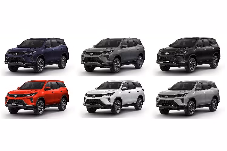 Khi mua Toyota Fortuner Leader 2023, khách hàng Thái Lan có thể chọn các màu sơn ngoại thất như xanh đậm, đỏ, trắng, xám, đen và bạc. Nếu chọn 2 màu đỏ và trắng, người mua sẽ phải trả thêm 12.000 Baht (7,7 triệu đồng).