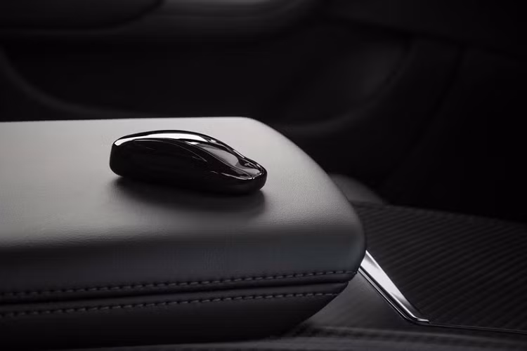 Hành động này của Tesla nằm trong kế hoạch "loại bỏ rác thải điện tử" của hãng xe điện Mỹ. Chìa khóa sẽ là một tùy chọn có giá 175 USD (khoảng 4 triệu đồng) trên các xe Model S và Model X. Chìa khóa xe giờ trở thành một món dành cho những người thích sưu tầm mô hình ôtô.