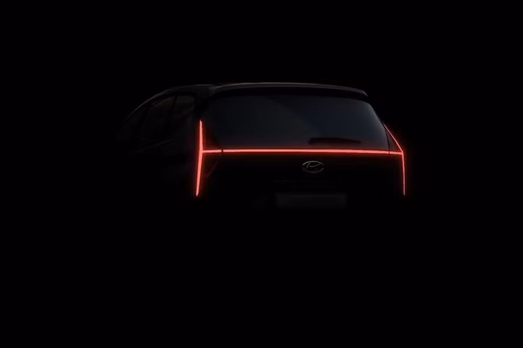 Đối thủ của Mitsubishi Xpander, Toyota Avanza và Suzuki Ertiga được cho là sẽ dài khoảng 4,5 mét, cung cấp khoang cabin 6 hoặc 7 chỗ.