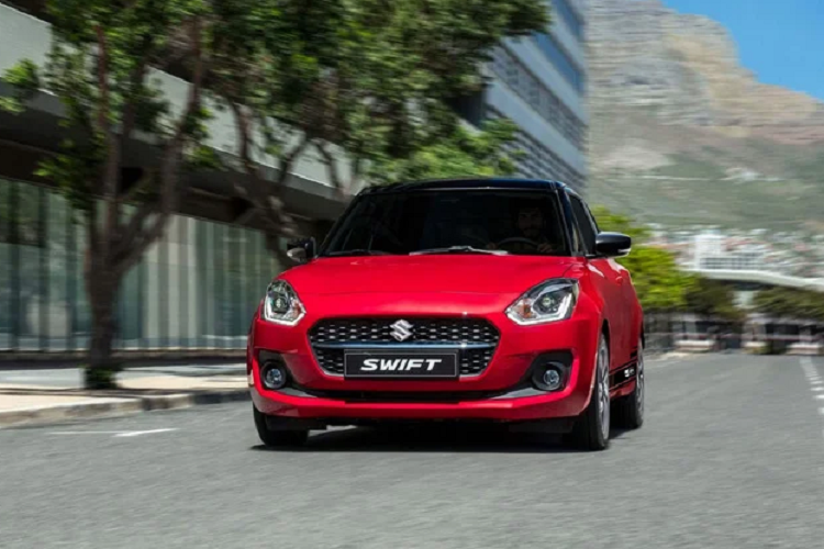 Swift Sport sẽ được giới thiệu trong vòng một năm sau khi phiên bản tiêu chuẩn ra mắt. Biến thể Swift Sport có thể sẽ trang bị động cơ tăng áp Boosterjet 1,4 lít kết hợp mild-hybrid. Đi cùng là hộp số CVT hoặc số sàn 6 cấp, cùng công suất ít nhất 130 mã lực. Suzuki Swift thế hệ tiếp theo có thể sẽ được giới thiệu vào năm 2023. Swift ban đầu phát triển hướng đến thị trường châu Âu khó tính.