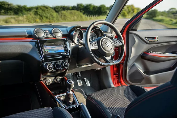 CarScoops đã tái hiện những bức ảnh chụp ngụy trang của Swift trên đường phố bằng những đường nét dễ nhìn hơn. Điều này giúp chúng ta hình dung về thế hệ Swift mới cũng dễ dàng hơn.