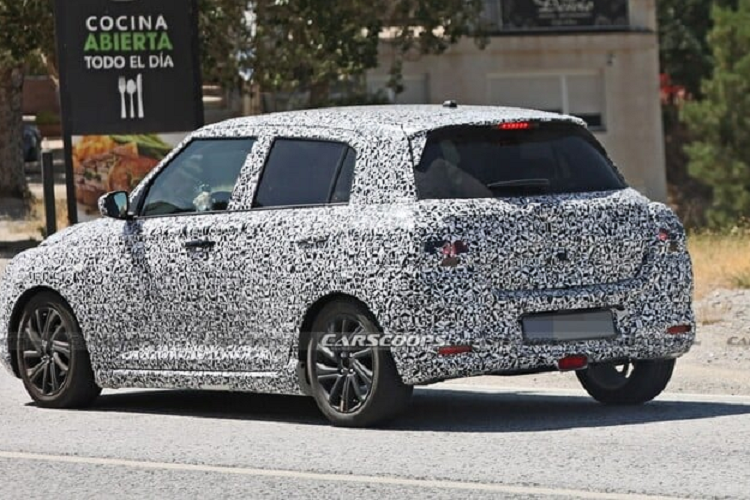 Nội thất Suzuki Swift hứa hẹn sẽ được thay bằng các vật liệu cao cấp hơn. Không gian cho người ngồi có thể sẽ vẫn như cũ do kích thước khung gầm không thay đổi nhiều. Được biết Suzuki Swift thế hệ thứ tư sẽ được phát triển trên nền tảng Heartect.