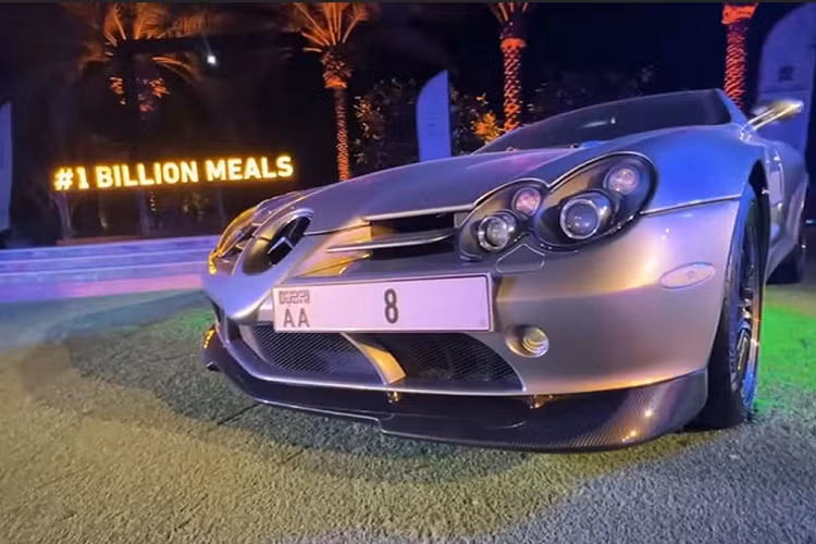 Buổi đấu giá từ thiện “Những con số cao quý nhất” bao gồm cả biển số xe độc, do Mohammed bin Rashid Al Maktoum Global Initiative (MBRGI) khởi xướng được tổ chức tại Dubai vào tuần qua đã thu về 14,4 triệu USD (khoảng 330 tỷ đồng) trong vòng chưa đầy hai giờ. Tất cả số tiền thu được sẽ dùng để hỗ trợ cho chiến dịch từ thiện Một tỷ bữa ăn, cung cấp thực phẩm cho những người khó khăn phân phối đến 50 quốc gia.