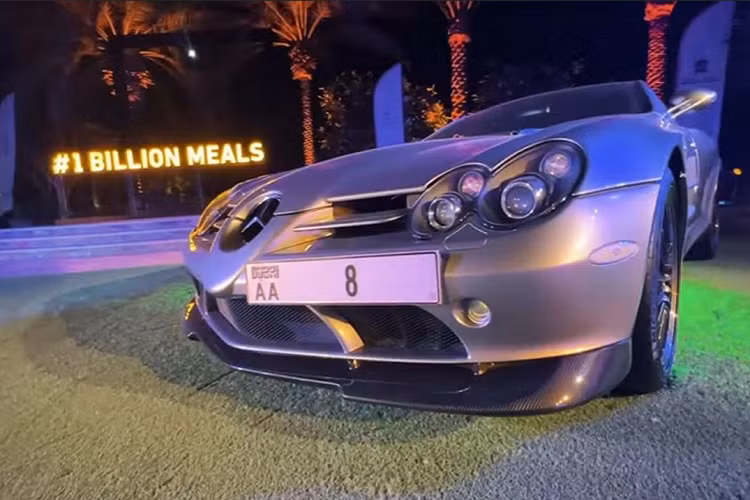 Bên cạnh biển số “AA8” trong buổi đấu giá nói trên còn có các biển số "F55," "V66" và "Y66" cũng đều được bán với giá cao, hơn 1 triệu USD (khoảng 22 tỷ đồng) mỗi chiếc.