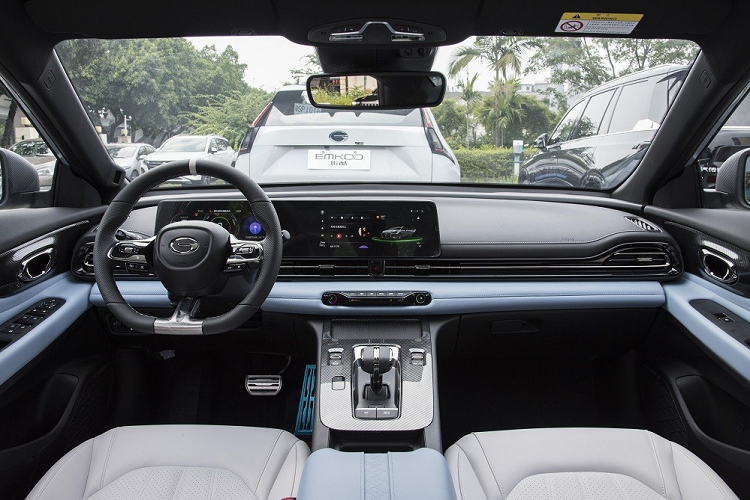 Trong đó, màn hình cảm ứng trung tâm của xe có kích thước 10,25 inch.