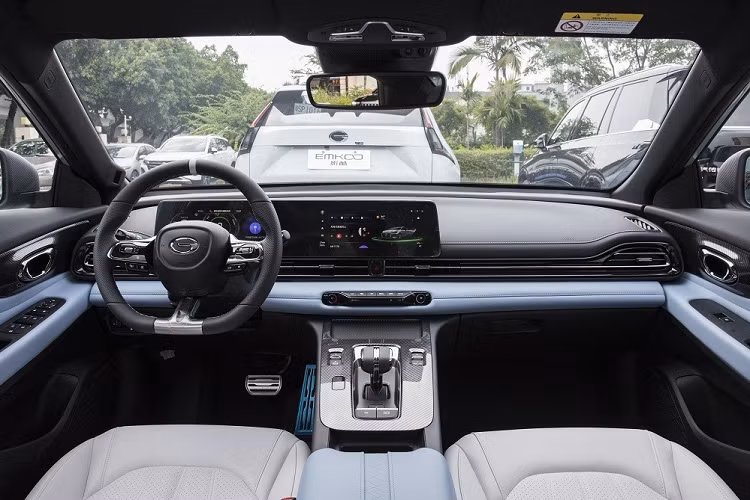 Trong đó, màn hình cảm ứng trung tâm của xe có kích thước 10,25 inch.