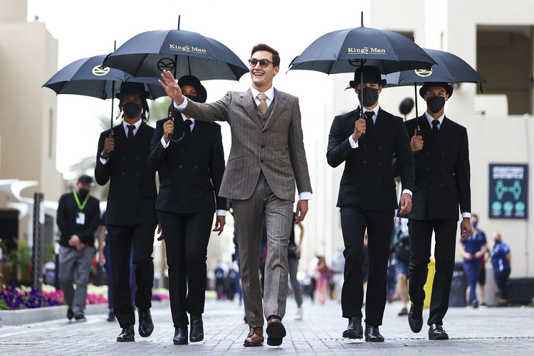 Trước thềm Grand Prix Abu Dhabi năm ngoái, tay đua 24 tuổi cũng được thương hiệu thời trang nam cao cấp Mr. Porter chọn làm người mẫu cho bộ sưu tập Kingsman của họ. Kể từ khi về với Mercedes, Russell thường xuyên xuất hiện với những chiếc đồng hồ xa xỉ của thương hiệu IWC Schaffhausen, điển hình như chiếc IWC Pilot Watch Double Chronograph Top Gun Ceratanium màu đen trị giá 12.600 USD.