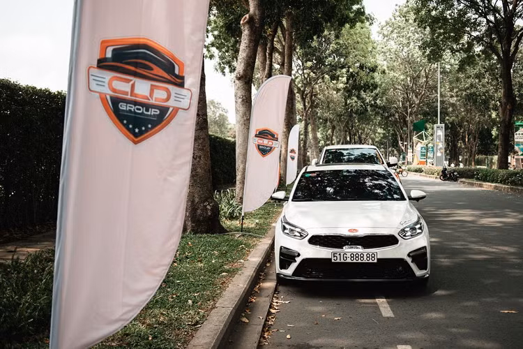 Cuối tuần vừa qua, Hội xe siêu số tại TP. HCM đã chính thức ra mắt và quy tụ 9 chiếc xe biển ngũ quý từ 1 đến 9 và các biển số độc lạ đến từ các dòng xe sang như: Maybach, Lexus LX570, Ford Raptor F150...