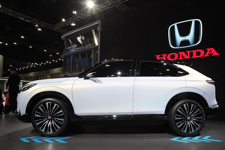 Theo ông Noriyuki Takakura, Chủ tịch kiêm CEO của Honda Thái Lan, phát biểu trong triển lãm Motor Expo 2022 "Sự thành công của các mẫu xe hybrid tại Thái Lan trong quá khứ đã chứng minh e:HEV là công nghệ đáp ứng tốt nhu cầu sử dụng hiện nay. Đồng thời, đây cũng là công nghệ chuyển giao sang thời đại ôtô điện.