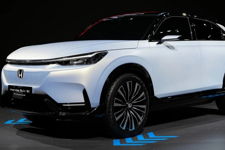 Theo hãng Honda, thời gian sạc đầy pin từ dung lượng 5% bằng bộ sạc chậm AC là khoảng 9 tiếng đồng hồ với pin 53,6 kWh và 9,5 tiếng với pin 68,8 kWh. Nếu dùng bộ sạc nhanh DC, thời gian tăng dung lượng pin từ 30-80% là khoảng 40 phút.