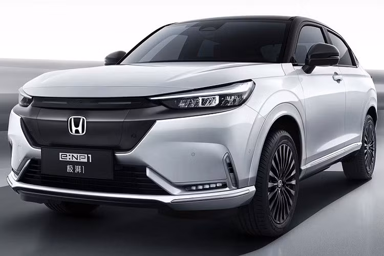 Hiện Honda SUV e:Prototype đã được đưa lên dây chuyền sản xuất thương mại và bán tại thị trường Trung Quốc với tên gọi e:NS1 cũng như e:NP1. Trong đó, e:NS1 là sản phẩm của liên doanh Dongfeng Honda còn e:NP1 do liên doanh GAC Honda phân phối.
