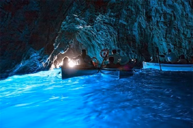 Ben trong hang dong huyen ao nhat the gioi-Hinh-2