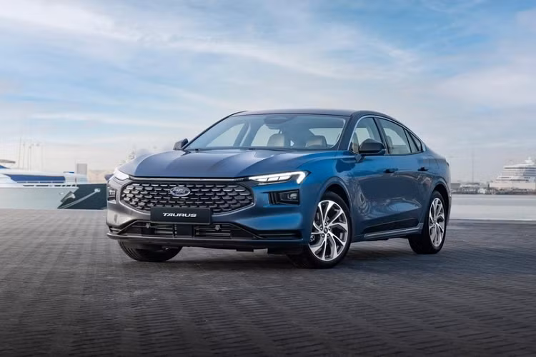 Trước khi tung xe ra thị trường, hãng Ford đã công bố những hình ảnh đầu tiên của Taurus mới dành cho khu vực Trung Đông. Hóa ra, Ford Taurus 2022 chuẩn bị bán ở Trung Đông chính là Mondeo thế hệ mới hiện đang được phân phối tại Trung Quốc.