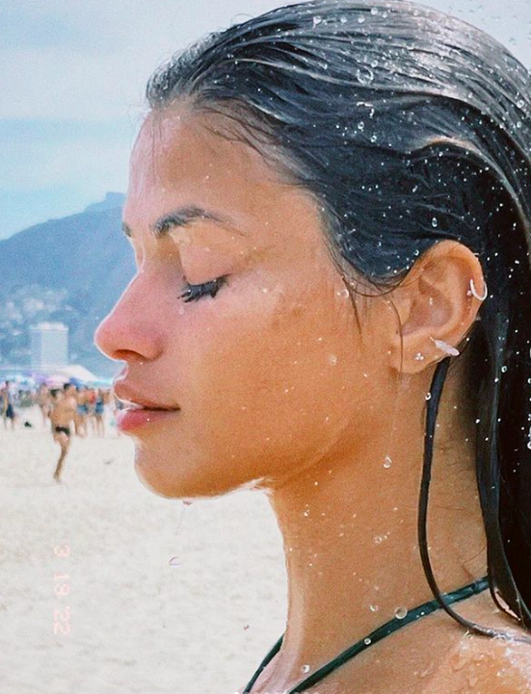 Nhan sac ban gai sieu mau cua tay dua F1 Lando Norris-Hinh-4