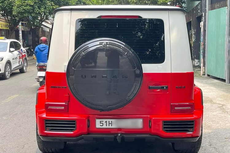 Chiếc xe Mercedes-AMG G63 độ body kit Urban đang chào bán 15,5 tỷ đồng thuộc thế hệ W463 thứ 2, sức mạnh của xe đến từ khối động cơ xăng V8, tăng áp kép, dung tích 4.0 lít, sản sinh công suất tối đa 577 mã lực tại vòng tua máy 6.000 vòng/phút và mô-men xoắn cực đại 850 Nm tại dải tua máy 2.500 - 3.500 vòng/phút.