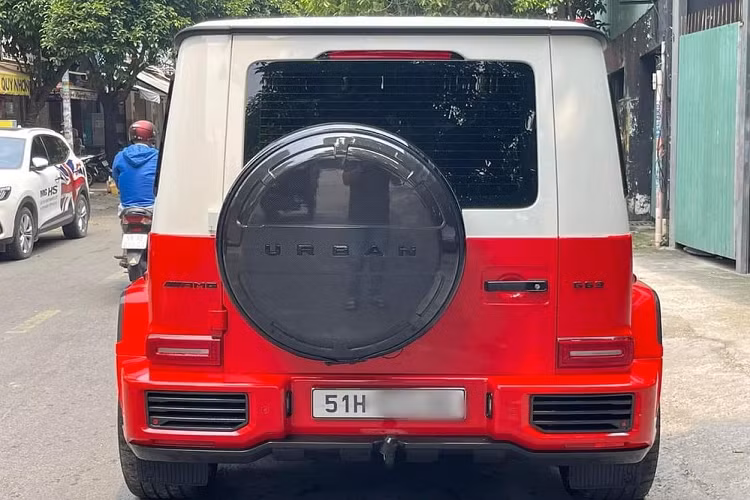 Chiếc xe Mercedes-AMG G63 độ body kit Urban đang chào bán 15,5 tỷ đồng thuộc thế hệ W463 thứ 2, sức mạnh của xe đến từ khối động cơ xăng V8, tăng áp kép, dung tích 4.0 lít, sản sinh công suất tối đa 577 mã lực tại vòng tua máy 6.000 vòng/phút và mô-men xoắn cực đại 850 Nm tại dải tua máy 2.500 - 3.500 vòng/phút.