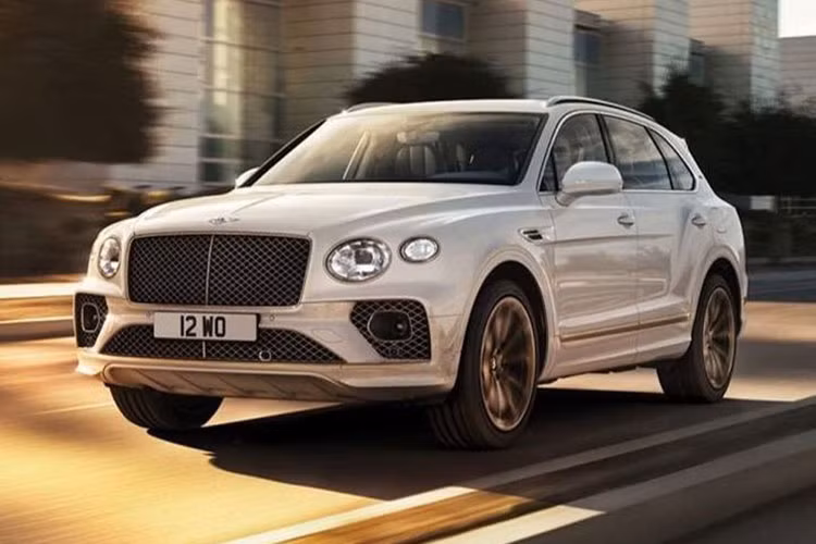 Mới đây, thương hiệu xe siêu sang Anh quốc đã cho ra mắt phiên bản Bentley Bentayga Odyssean Edition 2022 mới với số lượng sản xuất giới hạn 70 chiếc. Trên chiếc xe này, Bentley sử dụng các vật liệu thân thiện với môi trường bên trong khoang nội thất của xe.