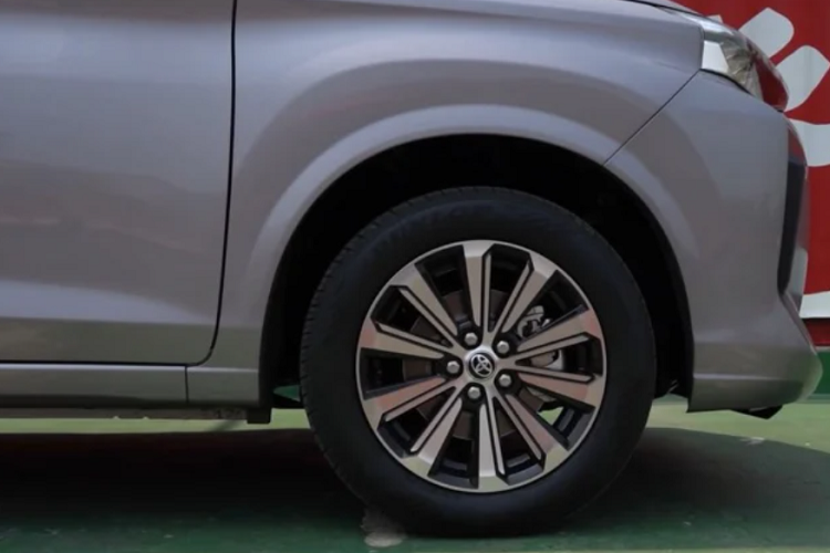 Toyota Avanza 2022 thế hệ mới sử dụng động cơ 4cyl thẳng hàng, dung tích 1.5L hút khí tự nhiên, mã 2NR-VE, cam đôi DOHC, Dual VVT-i, cho công suất tối đa 104 mã lực tại 6.000 vòng/phút và mô-men xoắn cực đại 137 Nm tại 4.200 vòng/phút.