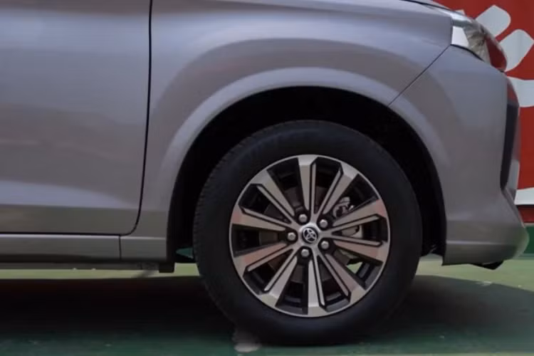 Toyota Avanza 2022 thế hệ mới sử dụng động cơ 4cyl thẳng hàng, dung tích 1.5L hút khí tự nhiên, mã 2NR-VE, cam đôi DOHC, Dual VVT-i, cho công suất tối đa 104 mã lực tại 6.000 vòng/phút và mô-men xoắn cực đại 137 Nm tại 4.200 vòng/phút.