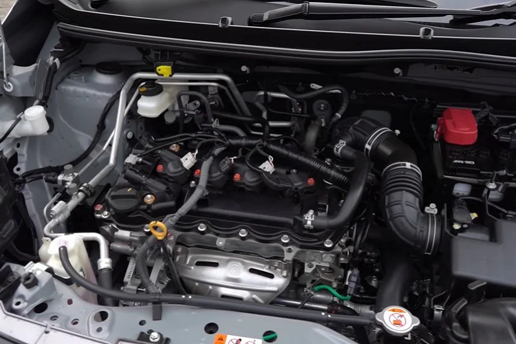 Bản các phiên bản thấp, xe sử dụng động cơ 1.3L hút khí tự nhiên, mã 1NR-VE, cam đôi DOHC, Dual VVT-i, cho công suất tối đa 96 mã lực tại 6.000 vòng/phút và mô-men xoắn cực đại 121 Nm tại 4.200 vòng/phút. Sức mạnh được truyền xuống cầu trước (FWD), thông qua hộp số tự động biến thiên vô cấp (CVT) và hộp số sàn 5 cấp (5MT).
