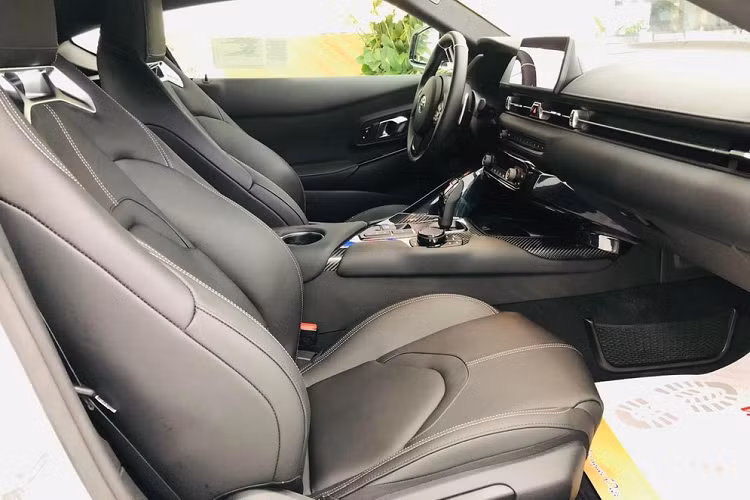 Đây hiện là chiếc xe thể thao Toyota GR Supra 2020 duy nhất có mặt tại dải đất hình chữ S. Xe hiện đang tìm kiếm chủ nhân nhưng chưa rõ mức giá bán cụ thể ra sao. Toyota GR Supra tại Việt Nam sử dụng động cơ 6 xi-lanh thẳng hàng, tăng áp, dung tích 3.0 lít, sản sinh ra công suất tối đa 335 mã lực.