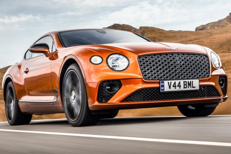 Mẫu Bentley Coupe Continental GT Mulliner 2022 nâng cấp vừa được công bố sẽ sở hữu cấu hình động cơ W12 dung tích 6.0 lít cùng hệ thống đánh lái 4 bánh và vi sai hạn chế trượt điện tử. Dưới nắp capô của Continental GT Mulliner là phiên bản mạnh mẽ nhất của động cơ W12 6.0 lít tăng áp kép tạo ra công suất 650 mã lực, mô-men xoắn 900 Nm.