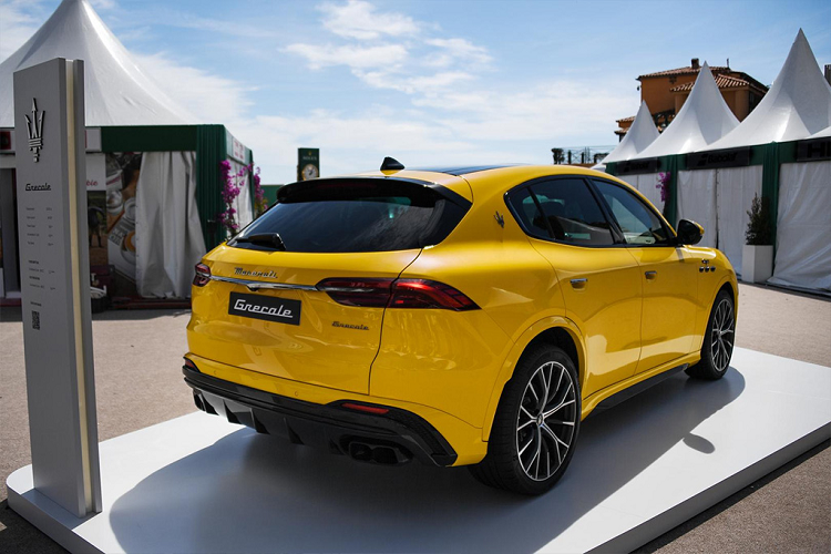 Chiếc Maserati Grecale Trofeo phiên bản trưng bày này được trang bị khối động cơ xăng V6 hiệu suất cao, được tinh chỉnh từ trái tim Nettuno trứ danh trên mẫu xe thể thao NC20 của hãng, với công suất cực đại lên tới 530 mã lực và tập trung đem lại khả năng vận hành tối ưu cũng như đảm bảo êm ái, thoải mái cho những hành khách trong giới siêu giàu.