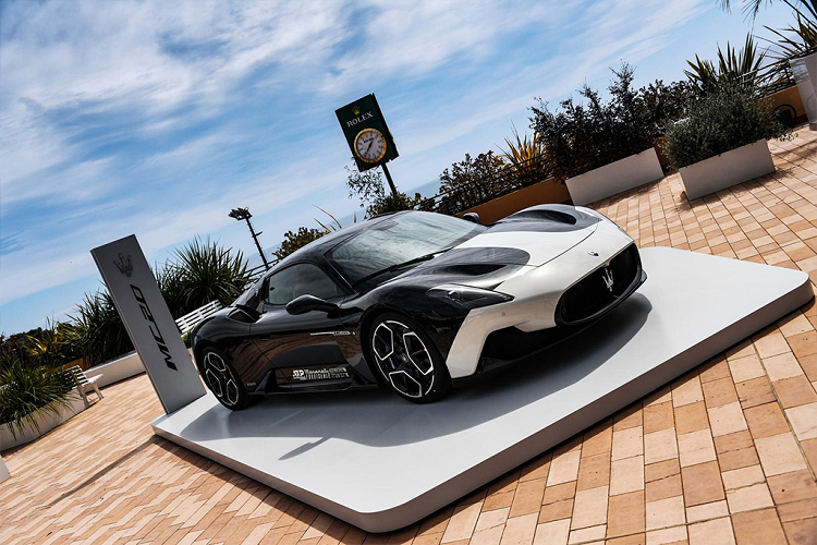 Ngoài bộ đôi MC20 hay Grecale Trofeo, Maserati còn xuất hiện tại giải đấu quần vợt này dưới tư cách là nhà tài trợ chính thức, cung cấp đội xe chuyên dụng dành cho các cầu thủ và khách mời di chuyển giữa các địa điểm thi đấu.