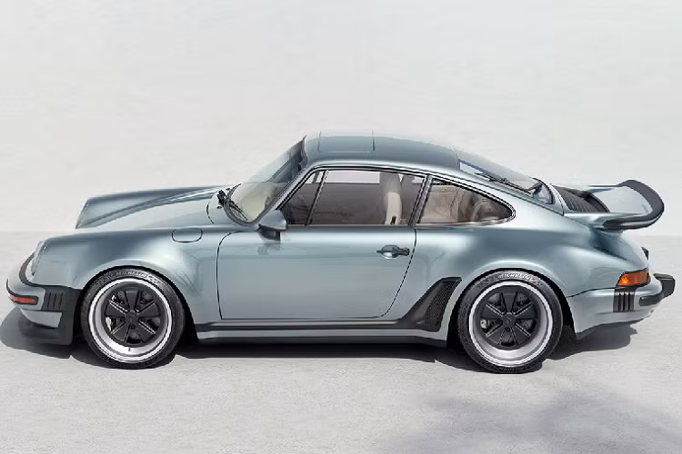 Đối với phiên bản 964 của Porsche 911, Turbo Study đem đến cho những khách hàng tiềm năng sự lựa chọn mới với một bản độ ấn tượng. Chiếc xe đầu tiên được trưng bày vào tháng 2 đã được khoác lên mình thân vỏ bằng sợi carbon Wolf Blue tuyệt đẹp với nội thất màu Malibu Sand. Chiếc xe mới này sở hữu phần thân xe được làm bằng sợi carbon màu trắng Turbo với các sọc màu xanh lá cây kép, phần giữa nắp capo trước của xe được đặt nắp bình xăng.