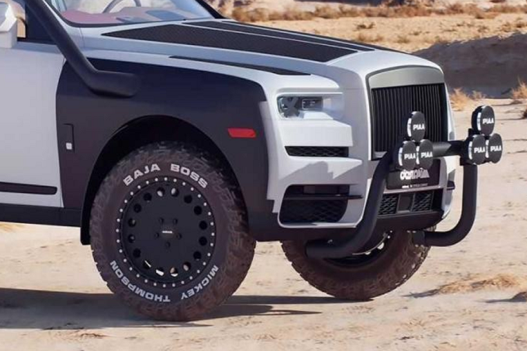 Delta4X4 có thể lắp đặt một bộ nâng hệ thống treo 80 mm với giá 15.000 euro. Chiếc Cullinan này đi trên bộ la-zăng 20 inch phối hợp bộ lốp địa hình Mickey Thompson 33 inch, một lựa chọn cũng có chi phí 15.000 euro. Trong khi đó, 14.000 euro là giá dành cho những tấm chắn bùn được nới rộng để lắp vừa bộ lốp mới.