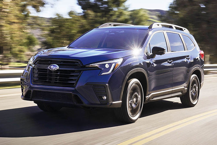 Các chi tiết trên Ascent Touring sử dụng chất liệu gỗ, đèn viền nội thất ambient light và cửa sổ trời toàn cảnh panoramic. Tất cả phiên bản Subaru Ascent 2023 đều dùng chung động cơ 2.4L, tăng áp 4 xi lanh thẳng hàng cho công suất 260 mã lực và mô-men xoắn 375Nm. Đi kèm vẫn là hộp số vô cấp CVT và hệ dẫn động bốn bánh toàn thời gian S-AWD.