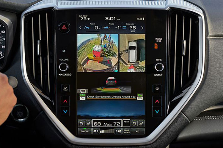 Khoang nội thất bố trí 8 chỗ ngồi với điều hòa tự động 3 vùng, vô lăng điều chỉnh 4 hướng và 19 vị trí để đồ, bao gồm cả giá cốc và hốc giữ chai nước. Giá xe Subaru Ascent 2023 bản Premium khởi điểm từ 36.495 USD (853 triệu đồng) và được nâng cấp ghế lái chỉnh điện 8 hướng tích hợp sưởi ghế. Vô lăng bọc da, tay nắm cửa trong mạ chrome, cảnh báo điểm mù với hỗ trợ chuyển làn, phương tiện cắt ngang phía sau... 