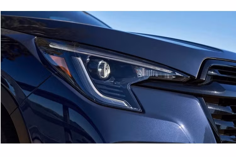 Phiên bản cao cấp hơn là Ascent Onyx Edition Limited với giá 46.295 USD (khoảng 1,083 tỷ đồng). Trang bị cao cấp hơn với ghế lái chỉnh điện 12 hướng, ghế hành khách chỉnh điện 4 hướng, hệ thống 14 loa Harman Kardon. Đặc biệt chức năng Cabin Connect giúp khuếch đại giọng nói của người lái đến hành khách ở hàng ghế thứ ba. 