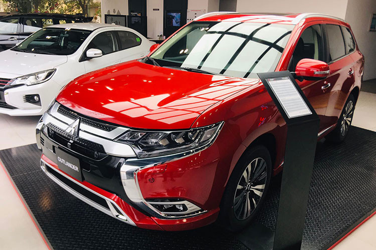 Tháng 7 vừa qua có thể coi là một tháng không mấy thành công của Mitsubishi Outlander khi ghi nhận mức giảm doanh số, chỉ bán ra được 302 xe. Theo đại lý, nguyên nhân là do nguồn cung giảm khiến Outlander bán ít xe hơn tháng trước.