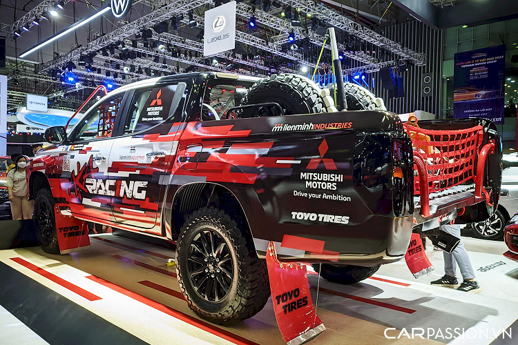 AKA Racing của Mitsubishi Motors Việt Nam được sự hỗ trợ của các Huấn luyện viên rally hàng đầu Thế giới như Mr. Hiroshi Masuoka - vận động viên đua xe huyền thoại của Mitsubishi với 2 lần vô địch Dakar Rally liên tiếp. Nhờ vậy, AKA Racing liên tiếp gặt hái thành công nhất định tại các giải đua trong và ngoài nước từ những ngày đầu ra mắt.