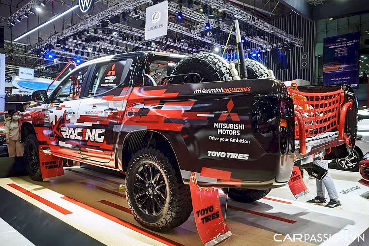 AKA Racing của Mitsubishi Motors Việt Nam được sự hỗ trợ của các Huấn luyện viên rally hàng đầu Thế giới như Mr. Hiroshi Masuoka - vận động viên đua xe huyền thoại của Mitsubishi với 2 lần vô địch Dakar Rally liên tiếp. Nhờ vậy, AKA Racing liên tiếp gặt hái thành công nhất định tại các giải đua trong và ngoài nước từ những ngày đầu ra mắt.