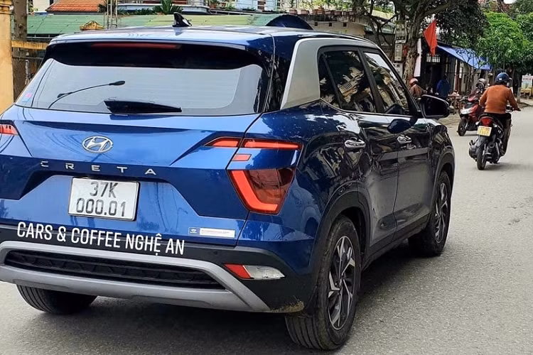Dù không phải tấm biển mang ý nghĩa về phong thủy như tài lộc hay sự bình an thường thấy, nhưng chủ nhân của chiếc Hyundai Creta tại Nghệ An này vẫn được cư dân mạng khen ngợi là "bàn tay vàng trong làng bốc biển".