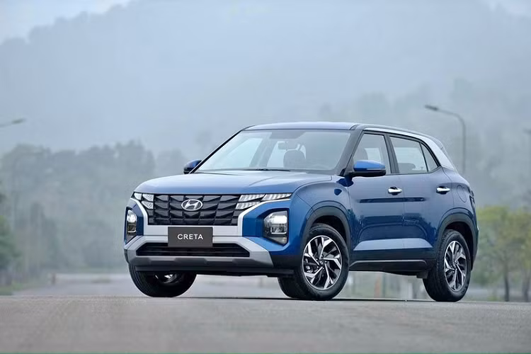 Hiện tại, Hyundai Creta được nhập khẩu nguyên chiếc từ nhà máy Hyundai Indonesia về Việt Nam với 3 phiên bản: Tiêu chuẩn, Đặc biệt và Cao cấp cùng mức giá tương ứng lần lượt là 620 triệu đồng, 670 triệu đồng và 730 triệu đồng.