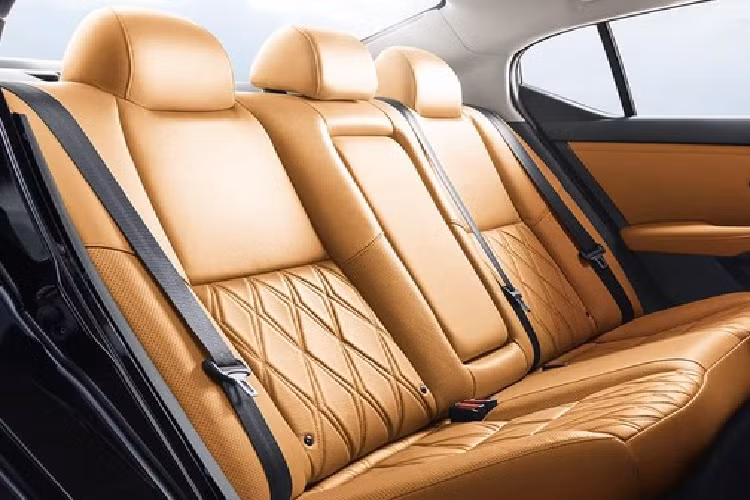 Hiện chưa có hình ảnh và thông tin về nội thất của Nissan Sylphy 2023. Tuy nhiên, sẽ không bất ngờ nếu nội thất cũng được cải tiến nhẹ như ngoại thất. Nằm bên dưới nắp ca-pô của Nissan Sylphy 2023 tại thị trường Trung Quốc là 2 loại động cơ.