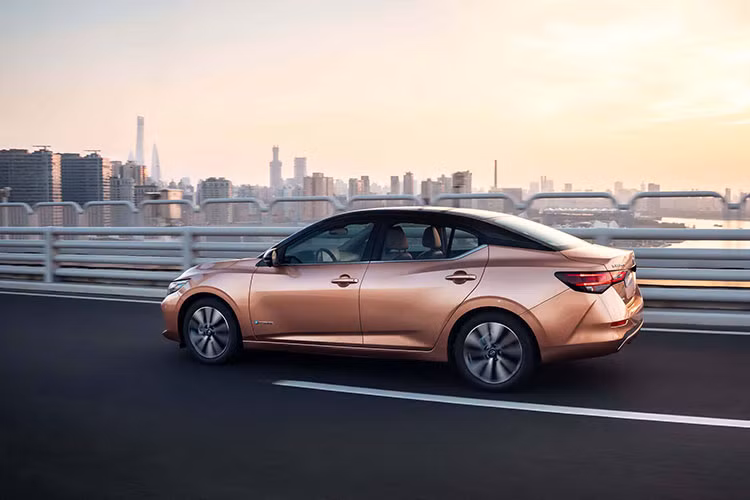 Thứ nhất là động cơ xăng 4 xi-lanh, dung tích 1.6L với công suất tối đa 132 mã lực và mô-men xoắn cực đại 159 Nm. Thứ hai là hệ truyền động e-Power, bao gồm máy xăng 3 xi-lanh, dung tích 1.2L, tạo ra công suất tối đa 71 mã lực.