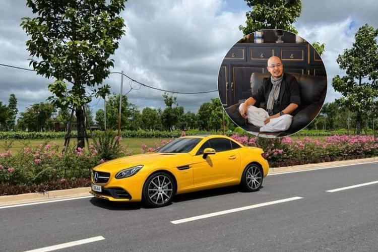 Cả Việt Nam hiện chỉ có khoảng 2 chiếc Mercedes-AMG SLC43 hàng hiếm, chiếc mà ông Đặng Lê Nguyên Vũ vừa mua có ngoại thất màu vàng rực rỡ, đi kèm các chi tiết sơn đen và bộ mâm đa chấu kép màu bạc.